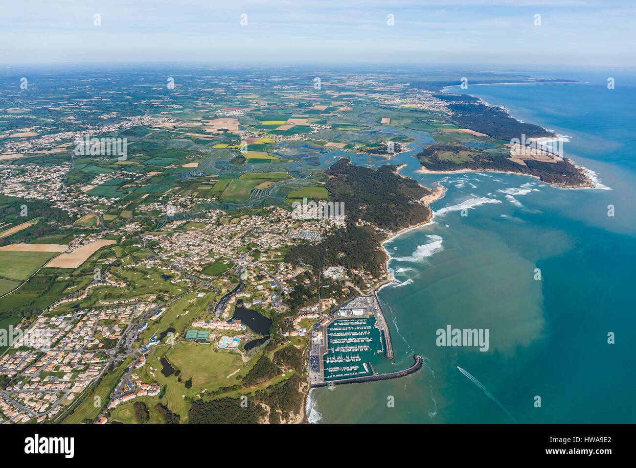 Frankreich, Vendee, Talmont Saint Hilaire, Havre du Payre und Port Bourgenay (Luftbild) Stockfoto