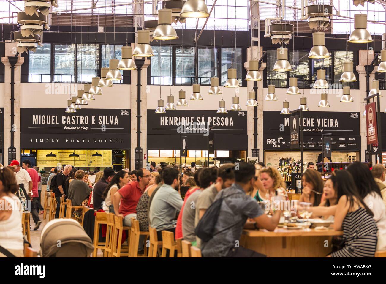 Portugal, Lissabon, Food-Court Time Out Mercado da Ribeira Stockfoto