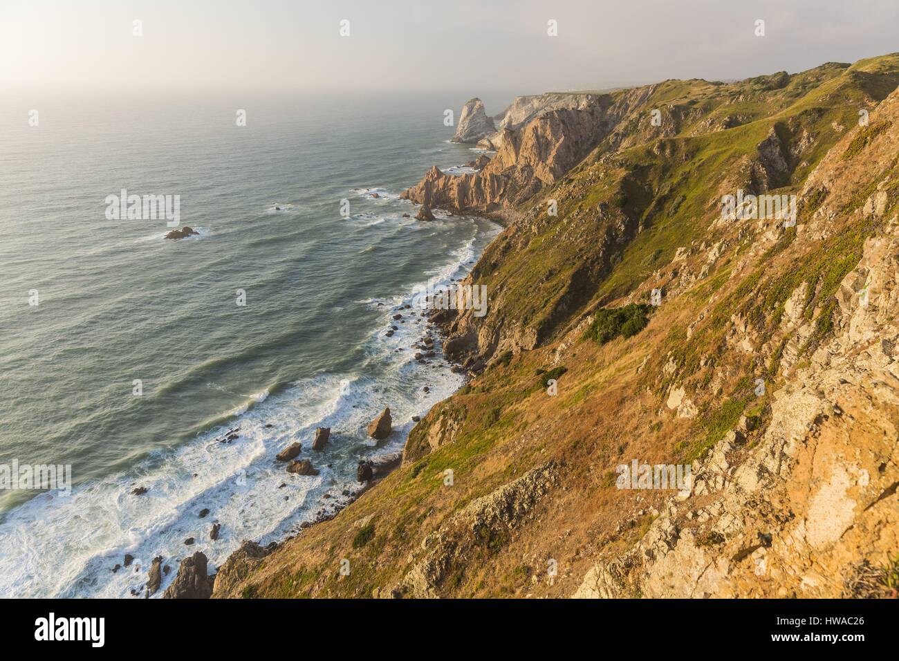 Portugal, Lisboa e Setubal Provinz, Region Lissabon, Sintra, Naturpark Sintra-Cascais, Cabo da Roca, der westlichste Punkt Europas, Leuchtturm Stockfoto