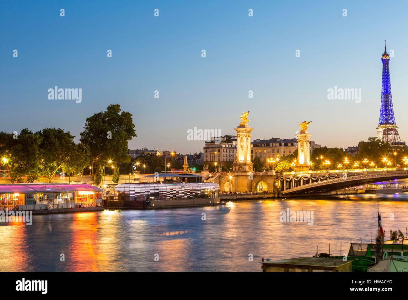 Frankreich, Paris, Bereich aufgeführt als Weltkulturerbe von der UNESCO, die neue Berges im Quai d ' Orsay mit bar Fluss Lastkähne und Rosa Bonheur Sur Seine, Alexander Stockfoto