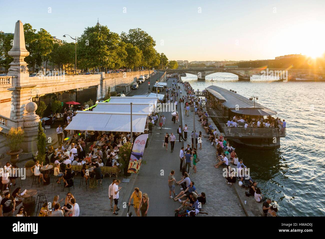 Frankreich, Paris, Bereich aufgeführt als Weltkulturerbe der UNESCO, die neue Berges im Quai d ' Orsay mit dem Kahn bar Bistrot Alexandre III Stockfoto