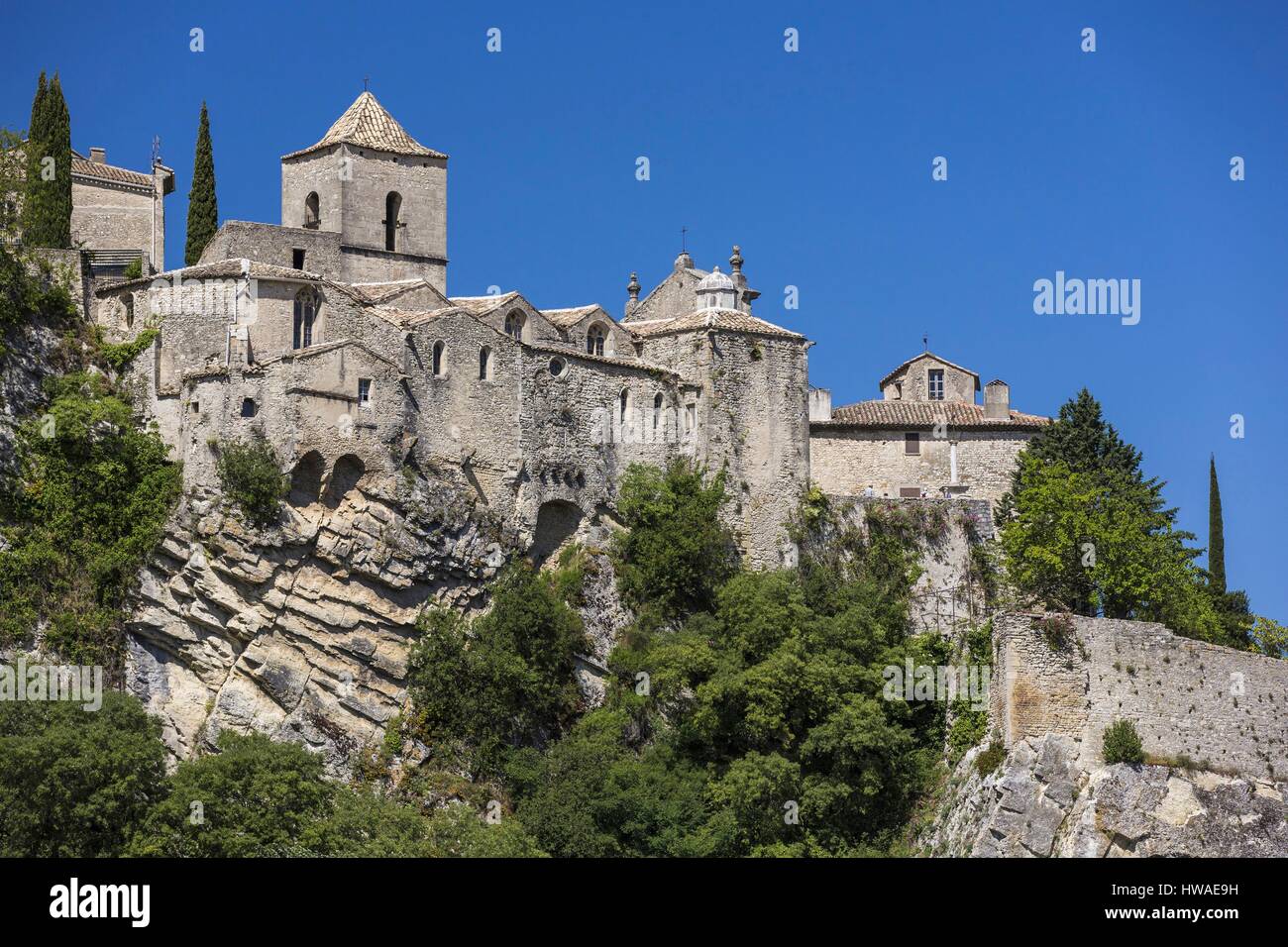 Frankreich, Vaucluse, Vaison la Romaine, die mittelalterliche Stadt mit der Kirche genannt Kathedrale Haute erbaut im XV Jahrhundert Stockfoto
