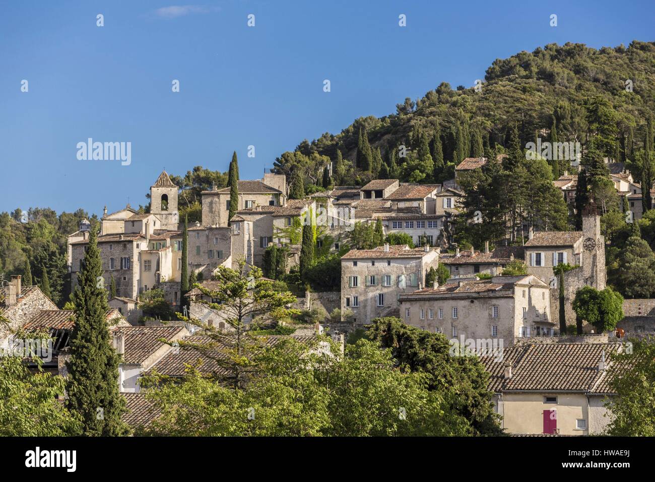 Frankreich, Vaucluse, Vaison la Romaine, die mittelalterliche Stadt mit der Kirche genannt Kathedrale Haute erbaut im XV Jahrhundert Stockfoto