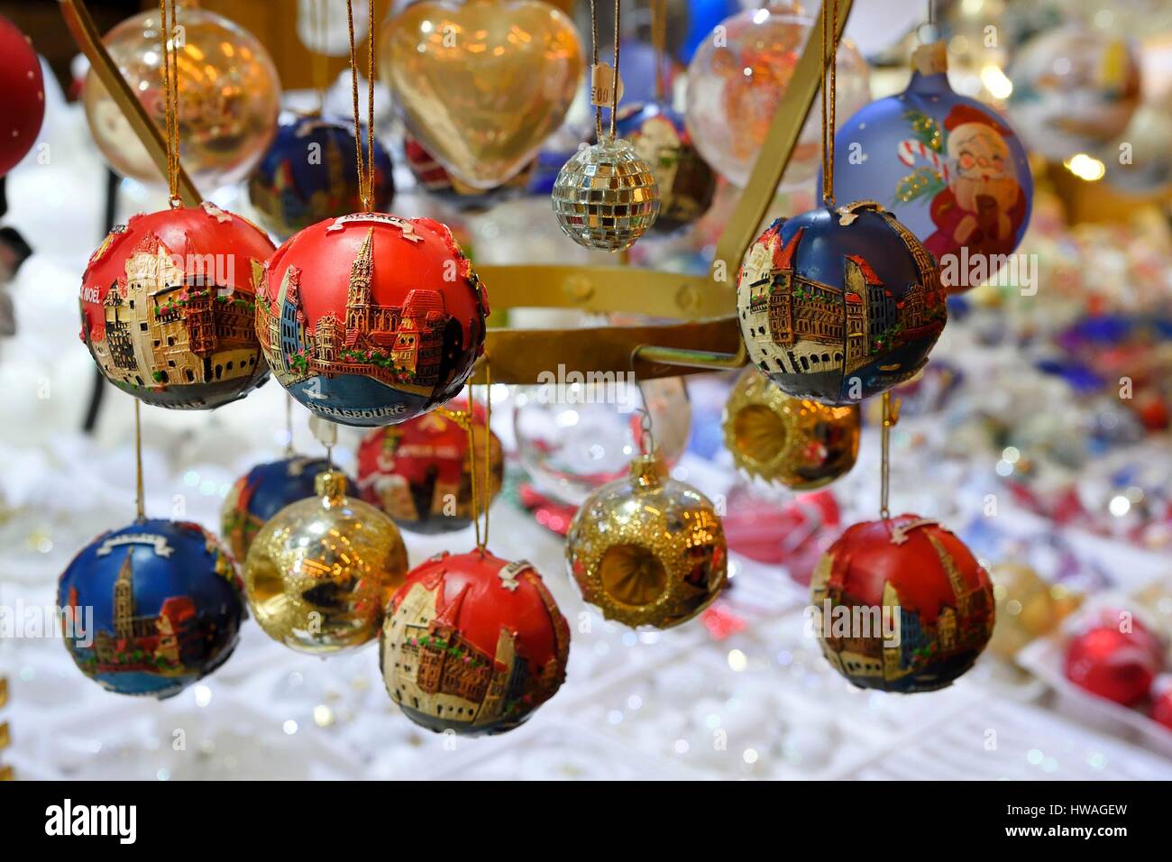 Frankreich, Bas-Rhin, Straßburg, Altstadt Weltkulturerbe der UNESCO, Weihnachtsmarkt (Christkindelsmarik) auf der Place Broglie, Weihnachten baubl Stockfoto