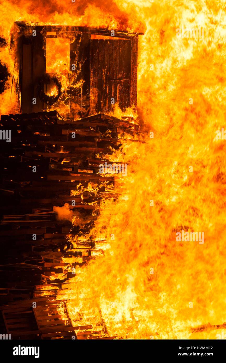 USA, Massachusetts, Cape Ann, Rockport, Fourth Of July Bonfire, brennenden Schuppen Stockfoto