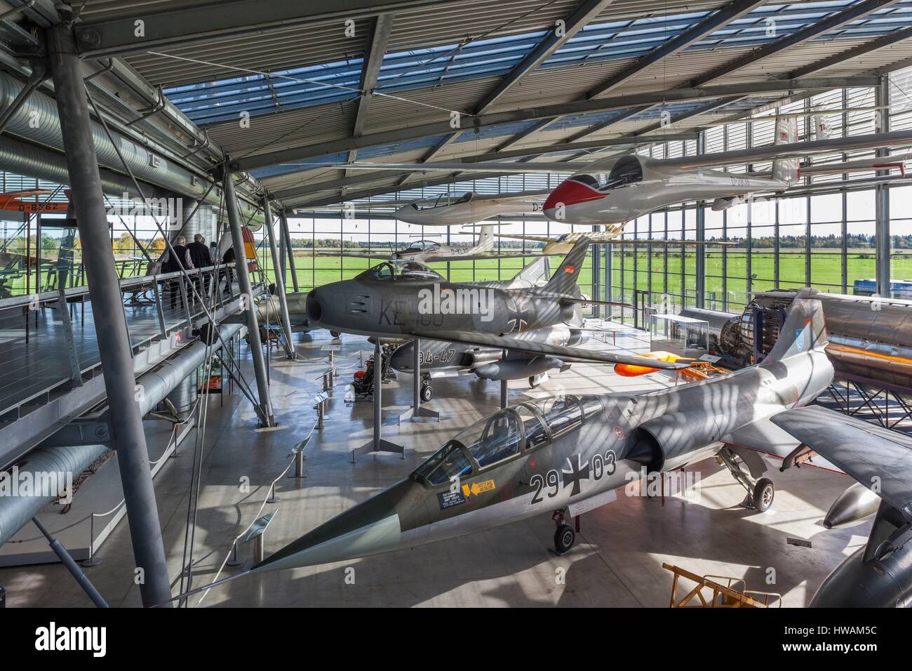 Deutschland, Bayern, München-Oberschleißheim, Deutsches Museum Aviatik-Kollektion, untergebracht im ehemaligen NATO-Flugplatz, Starfighter und Sabre Jets der 195 Stockfoto