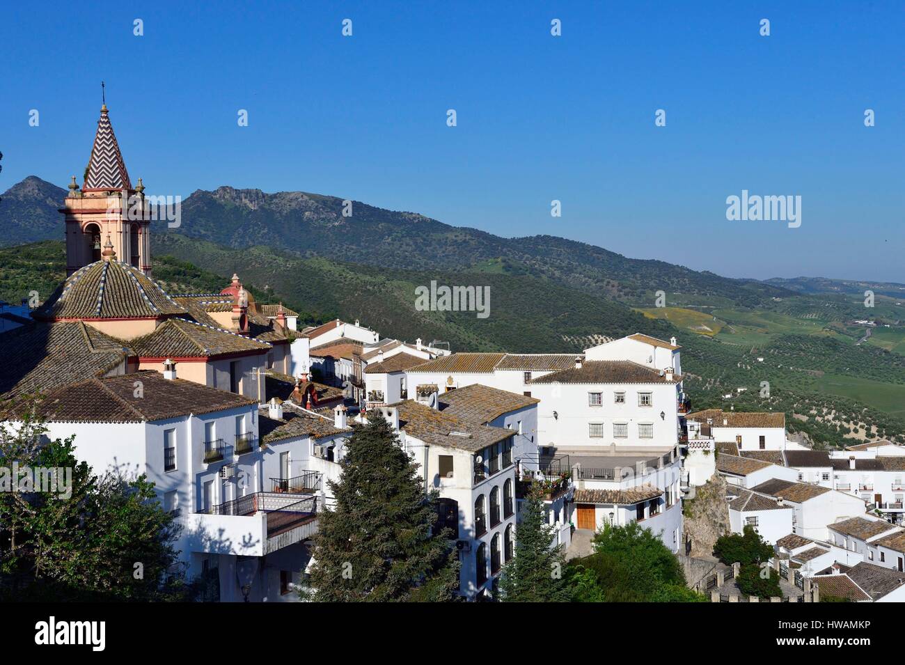 Spanien, Andalusien, Cadix Provinz, Zahara De La Sierra, Naturpark Sierra de Grazalema, weißen Dorf, Blick auf das Dorf Stockfoto