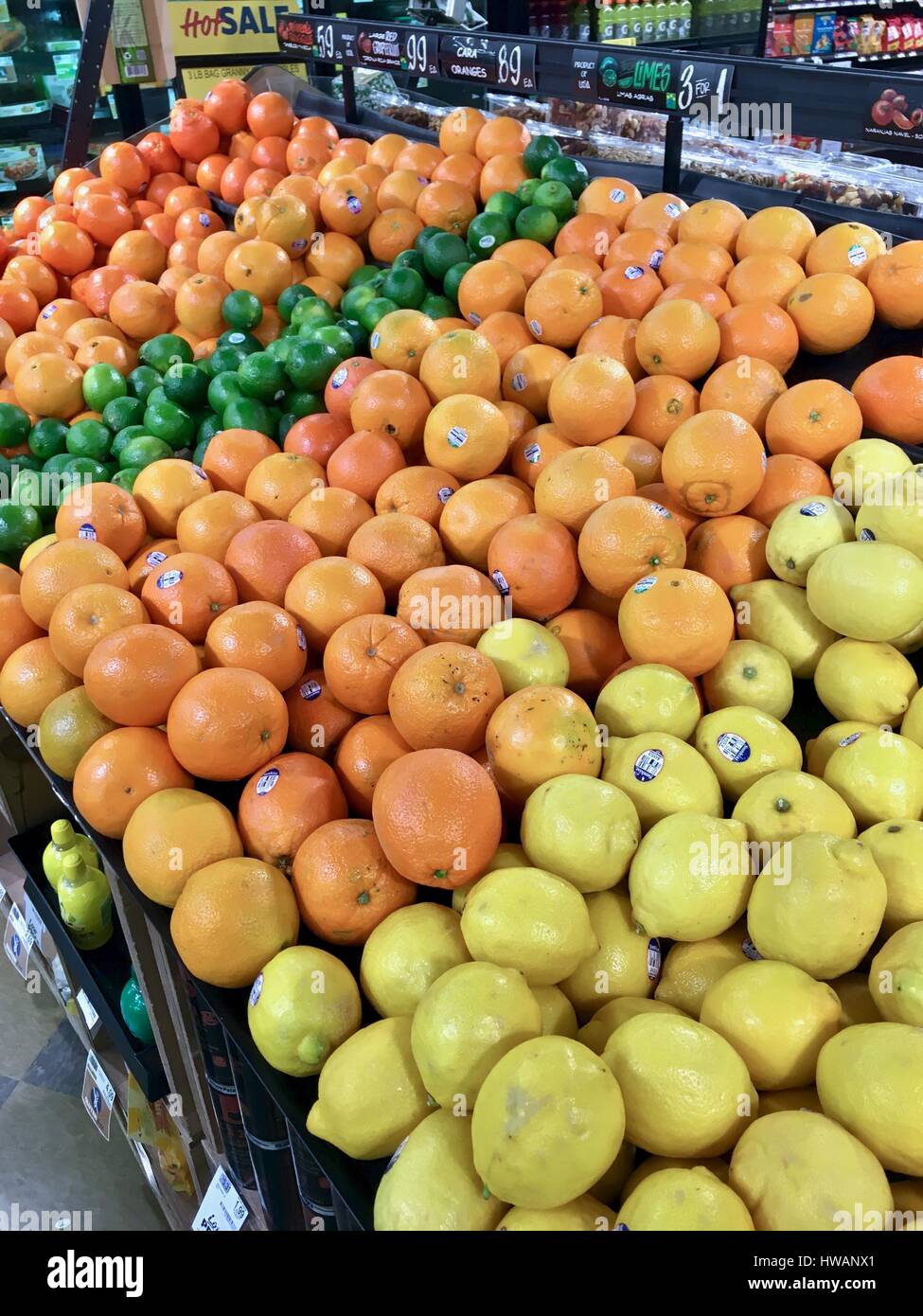 Frisches Obst Insel im Supermarkt Stockfoto