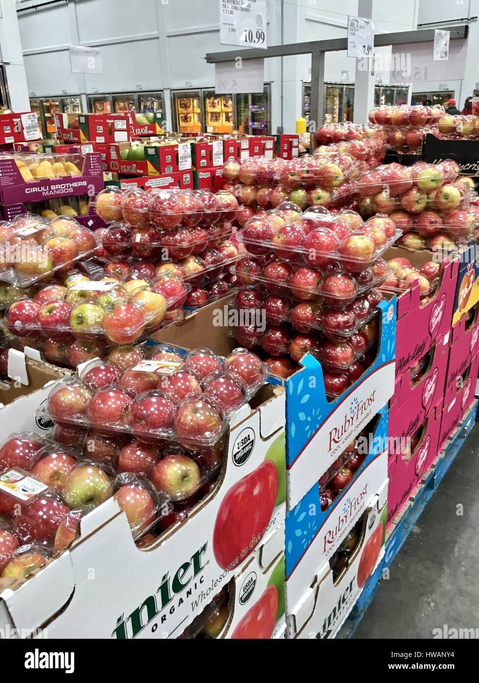 Verpackten Äpfel bei Costco Stockfoto