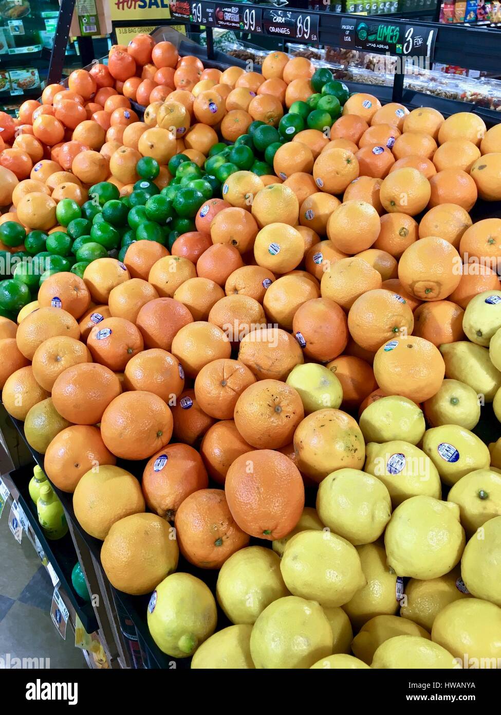 Frisches Obst Insel im Supermarkt Stockfoto
