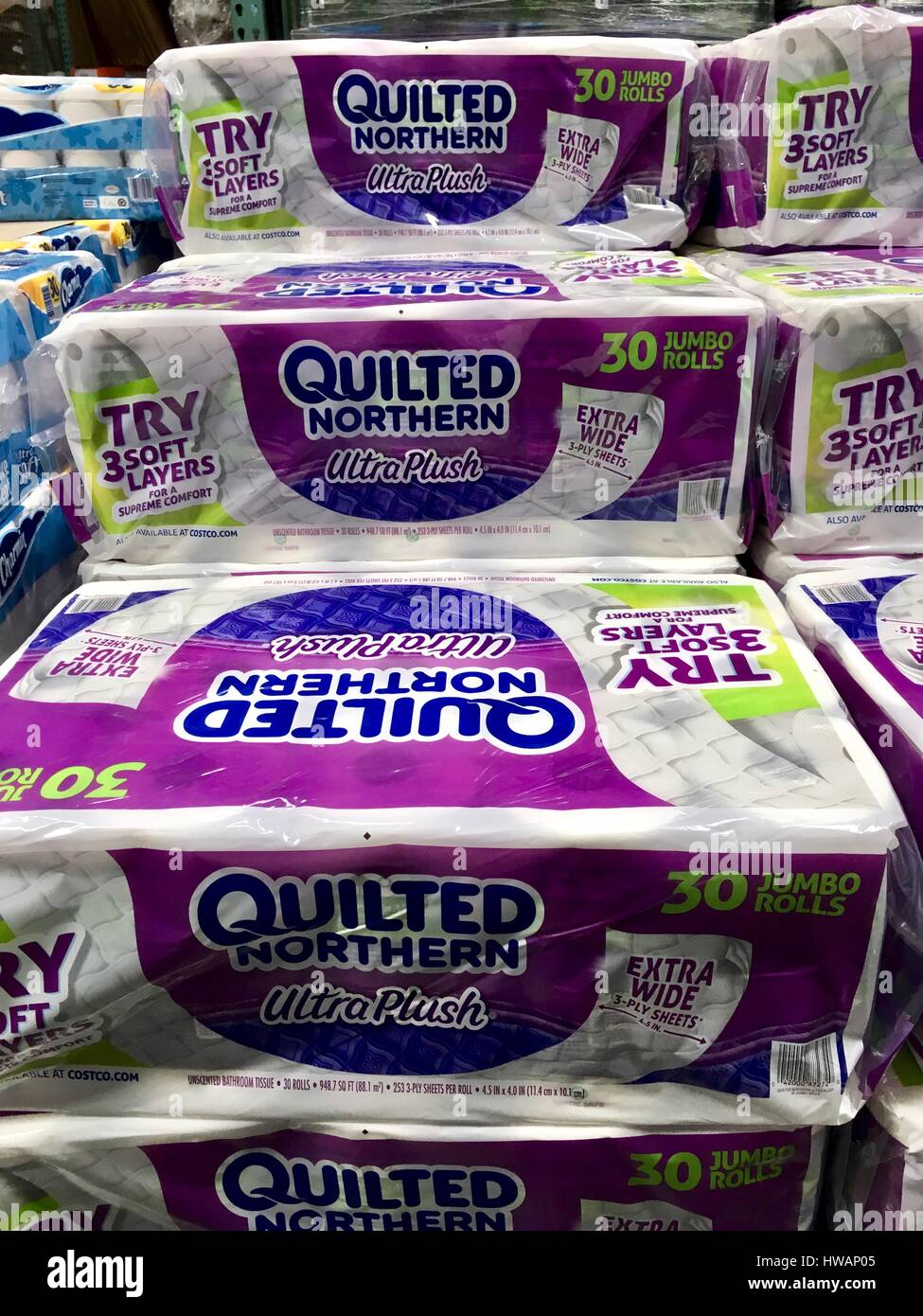 WC-Papier einkaufen Stockfoto