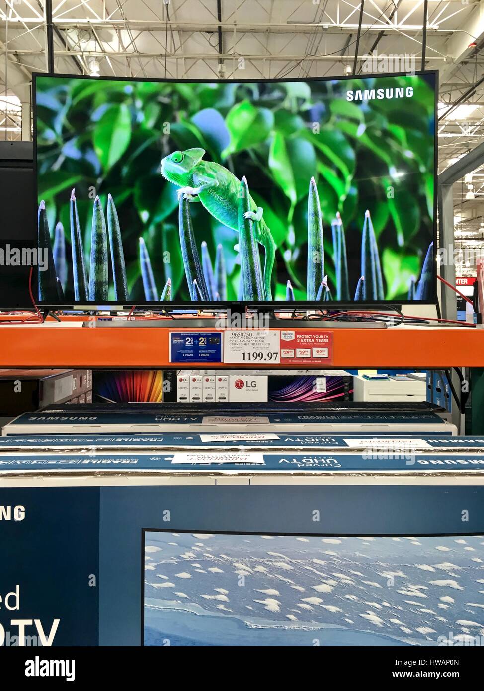 TV-Verkauf in Costco Stockfoto