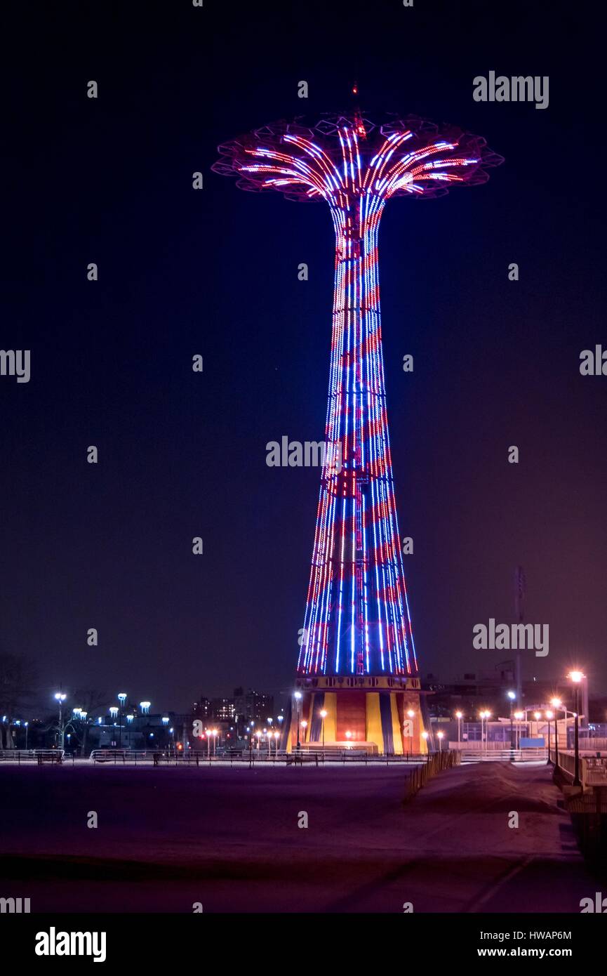 Blick auf Coney Island Luna Park in der Nacht vom Steeplechase Pier Stockfoto