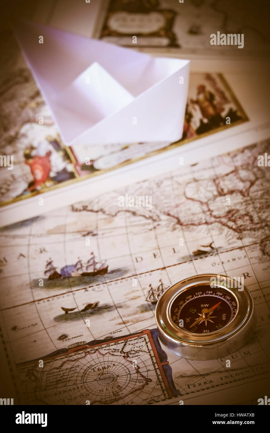 Papier Boot auf alten Karte Stockfoto