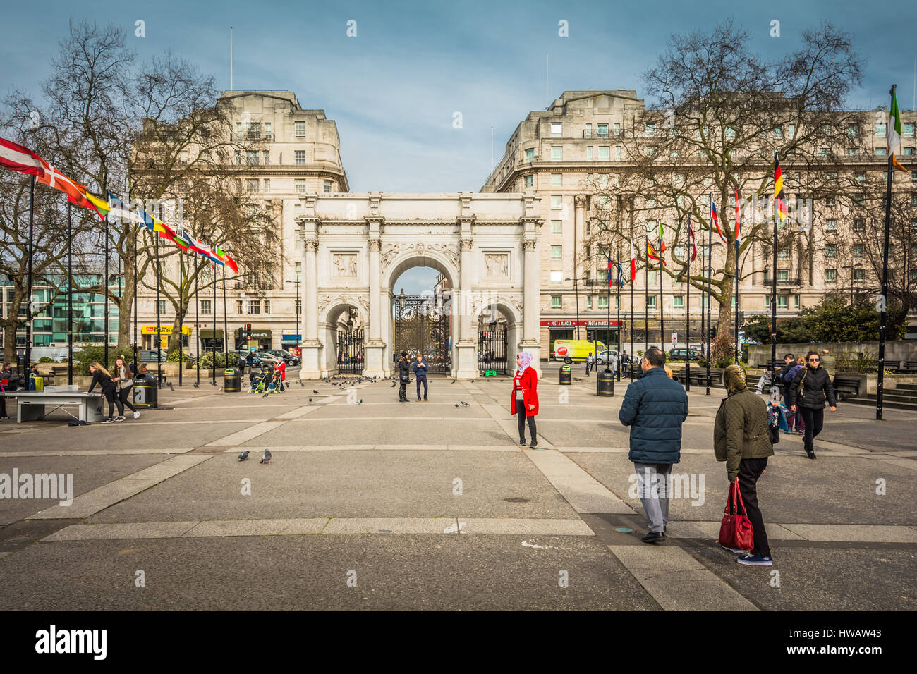 Fahnen in einer Multi-Kulti-Marble Arch, London, England, UK Stockfoto