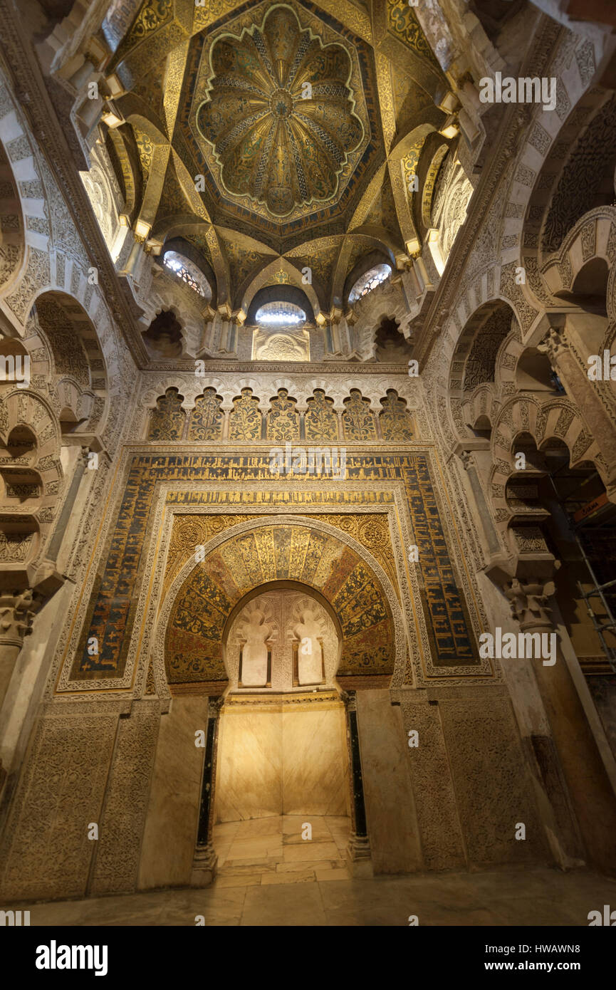 Die Mezquita in Cordoba, Spanien. Die mihrab in de Moschee. mit der Kuppel des Maqsura Stockfoto