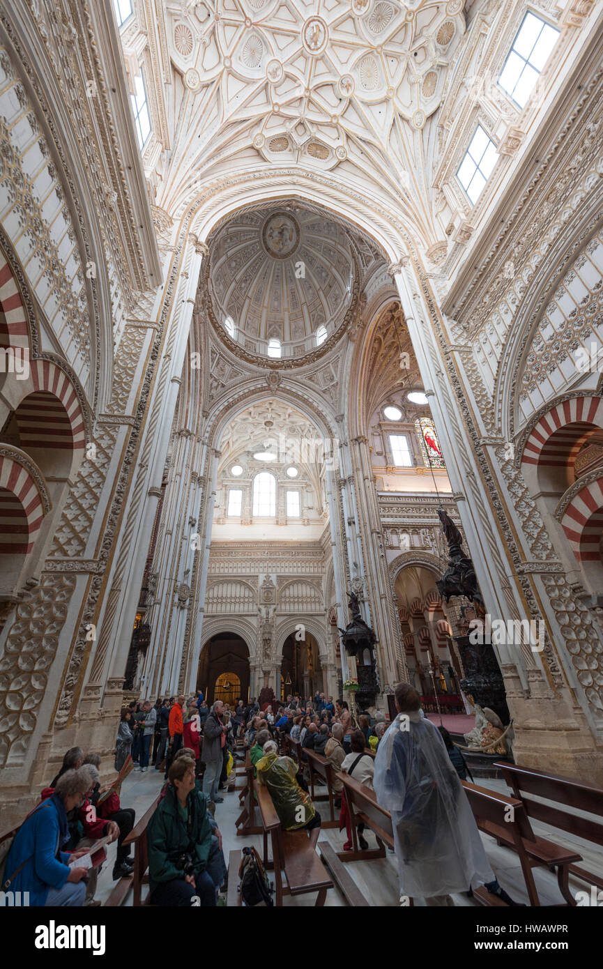 Die Mezquita in Cordoba, Spanien. Innenraum der Kirche Stockfoto