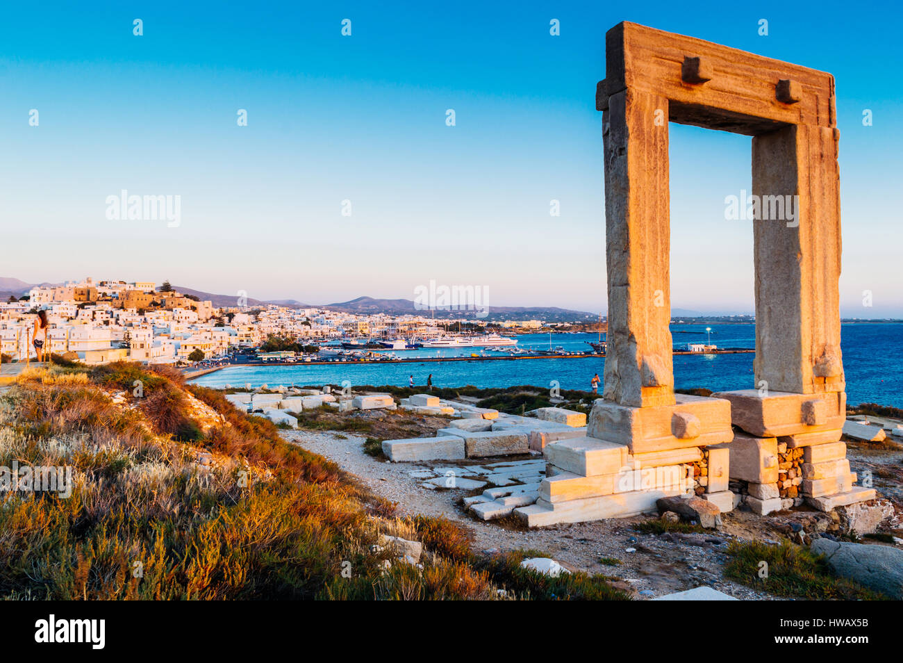 Portara, Ruinen der Tempel des Apollo auf der Insel Naxos, Kykladen Inseln, Griechenland Stockfoto