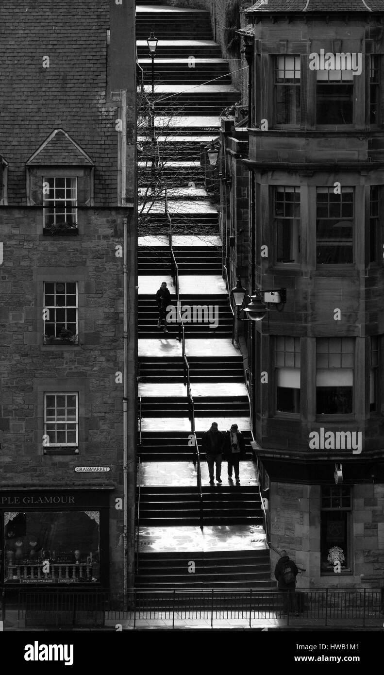 Die Vennel Schritte, die von der Grassmarket zu Browns Platz in Edinburghs Altstadt führen. Stockfoto