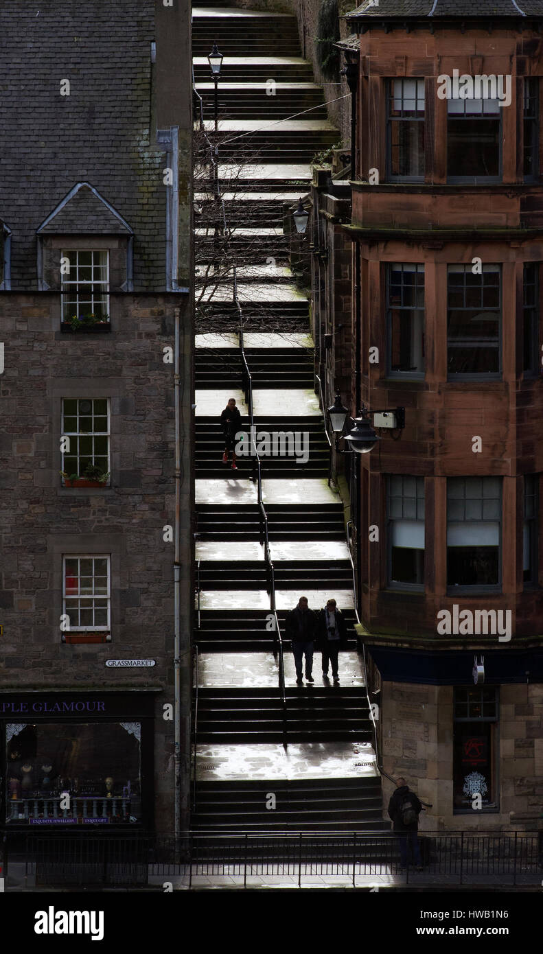 Die Vennel Schritte, die von der Grassmarket zu Browns Platz in Edinburghs Altstadt führen. Stockfoto