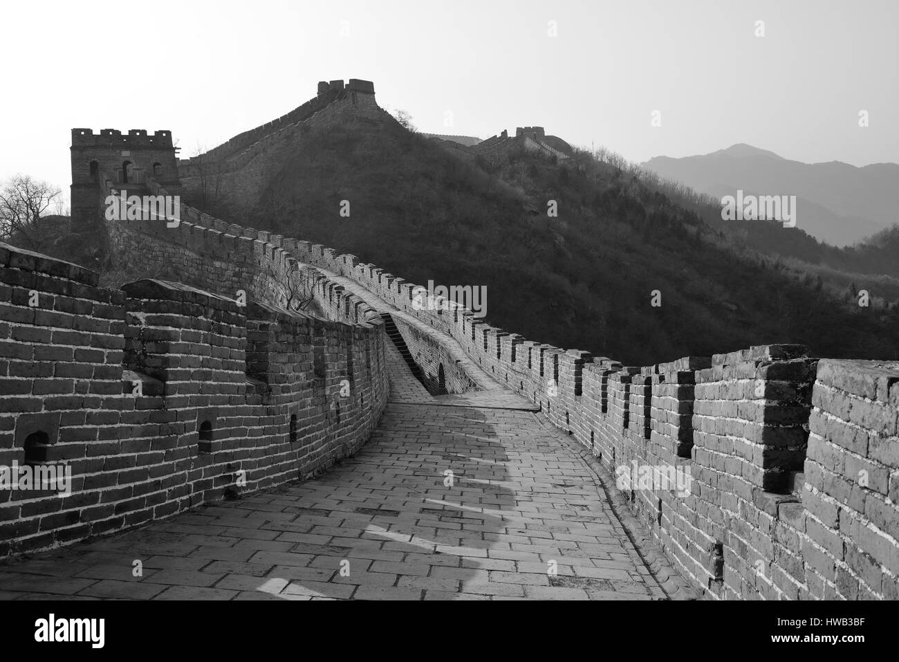 Große Mauer in schwarz und weiß in Peking, China Stockfoto