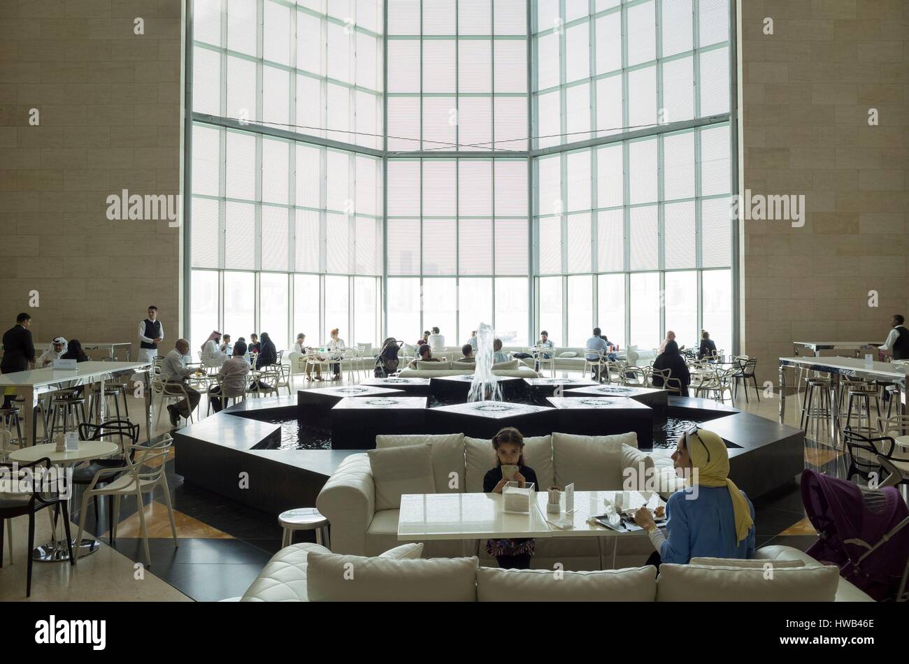 Katar, Doha, Museum für islamische Kunst von Wilmotte Associates entworfen und im Jahr 2008 eröffnet Stockfoto
