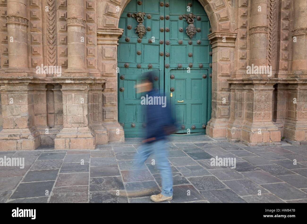 Peru, Cuzco, in den Anden gelegen, wurde die Stadt eine anspruchsvolle städtische Zentrum unter seinem Chef Inca Pachacutec, wenn von den Spanischen im 16. Jahrhundert erobert, die alten Inka Strukturen als Fundament für die kolonialen Gebäuden gehalten wurden Stockfoto