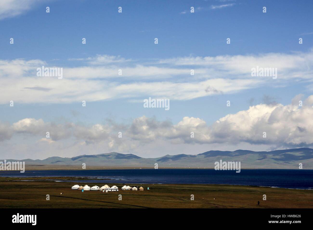 Kirgisistan, Naryn Provinz, Stadtrundfahrt und Mountain trek, Jurte Dorf auf dem Heiligen Song-hu-See Stockfoto