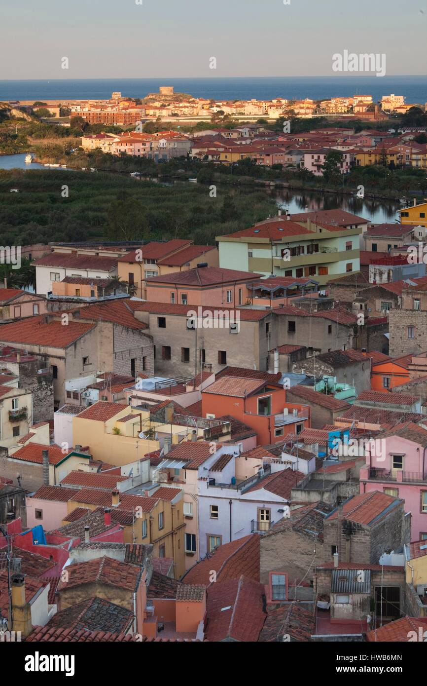 Italien, Sardinien, westlichen Sardinien Bosa, Blick auf die Stadt vom Castello Malaspina, Sonnenaufgang Stockfoto