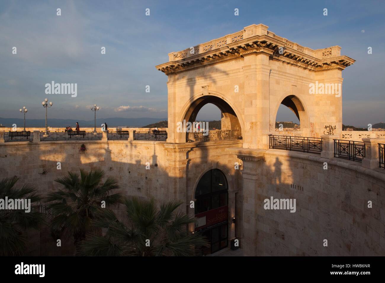 Italien, Sardinien, Cagliari, Il Castello alte Stadt, Bastione San Remy, Sonnenuntergang Stockfoto