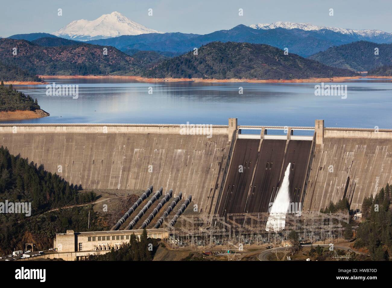 USA, California, Nordkalifornien, nördlichen Berge, Gipfel Stadt, Shasta Dam, Shasta Lake, mit Blick auf Mt. Shasta Stockfoto
