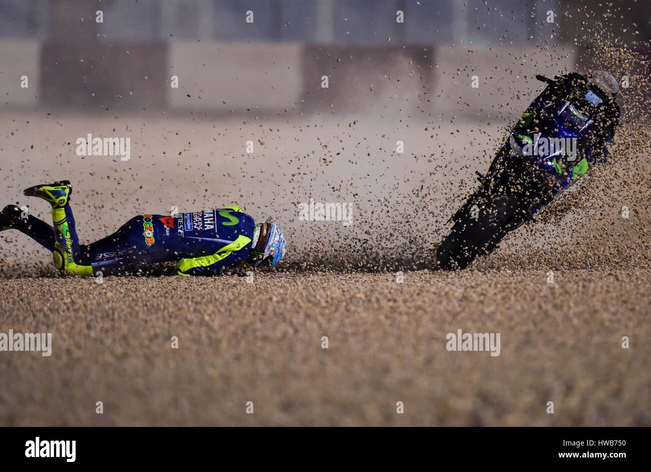 Peking, China. 11. März 2017. Der Italiener Valentino Rossi von Movistar Yamaha MotoGP ist von seinem Fahrrad geworfen, wie er sich während der Vorsaison-Test auf dem Losail International Circuit in Katars Hauptstadt Doha am 11. März 2017, vor der Grand Prix von Katar abstürzt. Bildnachweis: Nikku/Xinhua/Alamy Live-Nachrichten Stockfoto