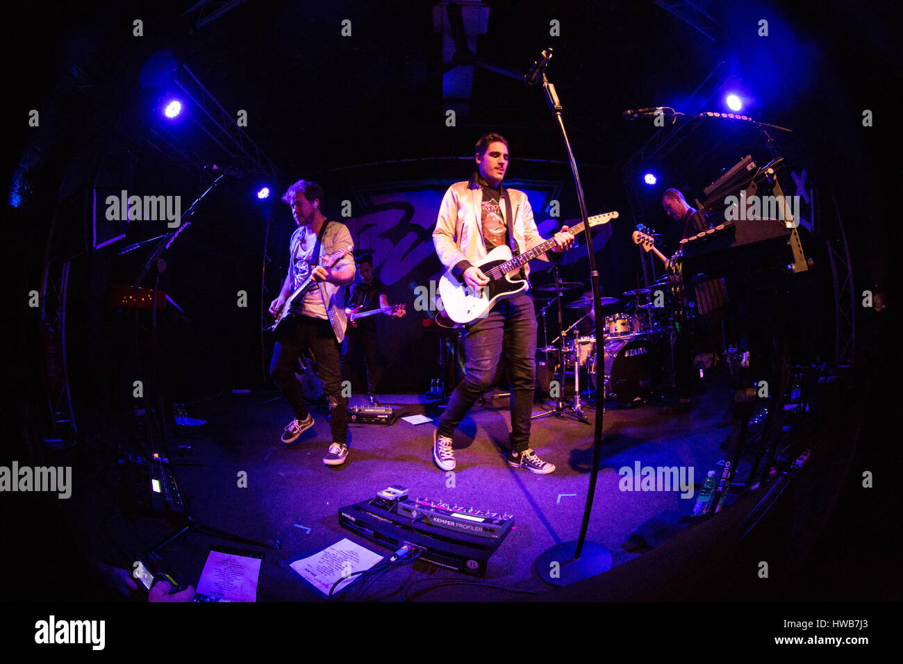 Mailand Italien. 18. März 2017. Die englische Pop/Rock-Band BUSTED führt live auf der Bühne im Tunnel während der "Nacht Fahrer Tour 2017" Credit: Rodolfo weitertransferiert/Alamy Live News Stockfoto