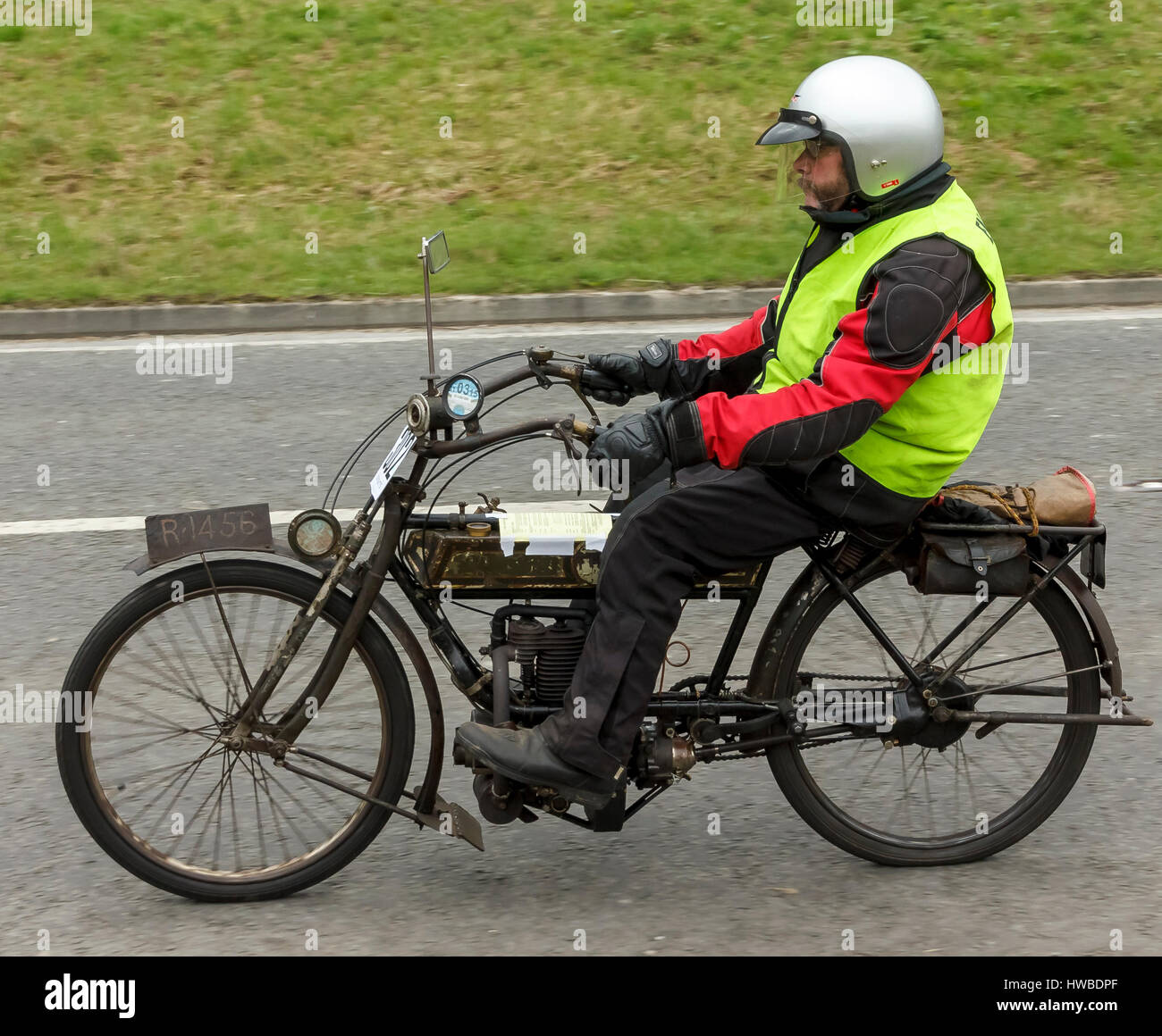 Brighton, East Sussex, UK. 19. März 2017. Fahrer aus der ganzen Welt gesammelt haben, um an 78. Sunbeam Motor Cycle Club, Epsom, Brighton Pionier Veteranen Motorrad laufen teilzunehmen. Alle Maschinen in dieser jährlichen Veranstaltung sind über 100 Jahre alt. Dieses gesponsert treffen endet am Brighton Meer mit Präsentationen durch den Bürgermeister der Stadt von Brighton & Hove und Bürgermeister von Epsom & Ewell. Bildnachweis: Alan Fraser/Alamy Stockfoto