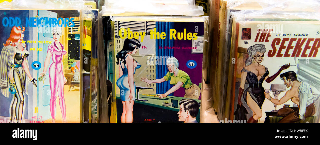 Glendale, Kalifornien, USA. 19. März 2017. Die 38. jährlichen Los Angeles Vintage Taschenbuch Sammler Show, die größte Messe ihrer Art in der Welt, verfügt über Masse-vermarktet Science Fiction, Mystery, Romantik, Hard-Boiled Detektiv und anderen Zellstoff-Taschenbücher, die beliebt waren die Mitte bis Ende des 20. Jahrhunderts. Bildnachweis: Brian Cahn/ZUMA Draht/Alamy Live-Nachrichten Stockfoto