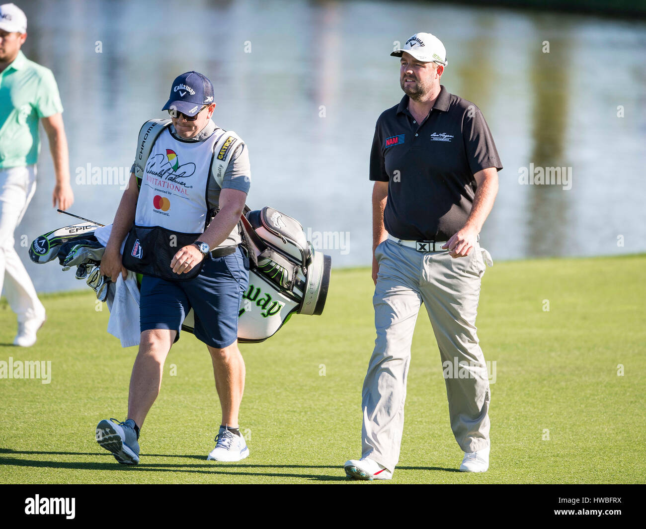 Orlando, FL, USA. 19. März 2017. Marc Leishman Australiens und Matthew Kelly gehen auf das 18. grün während der Endrunde der Arnold Palmer Invitational präsentiert von Mastercard statt in Arnold Palmer Bay Hill Club & Lodge in Orlando, FL. Romeo T Guzman/CSM/Alamy Live News Stockfoto