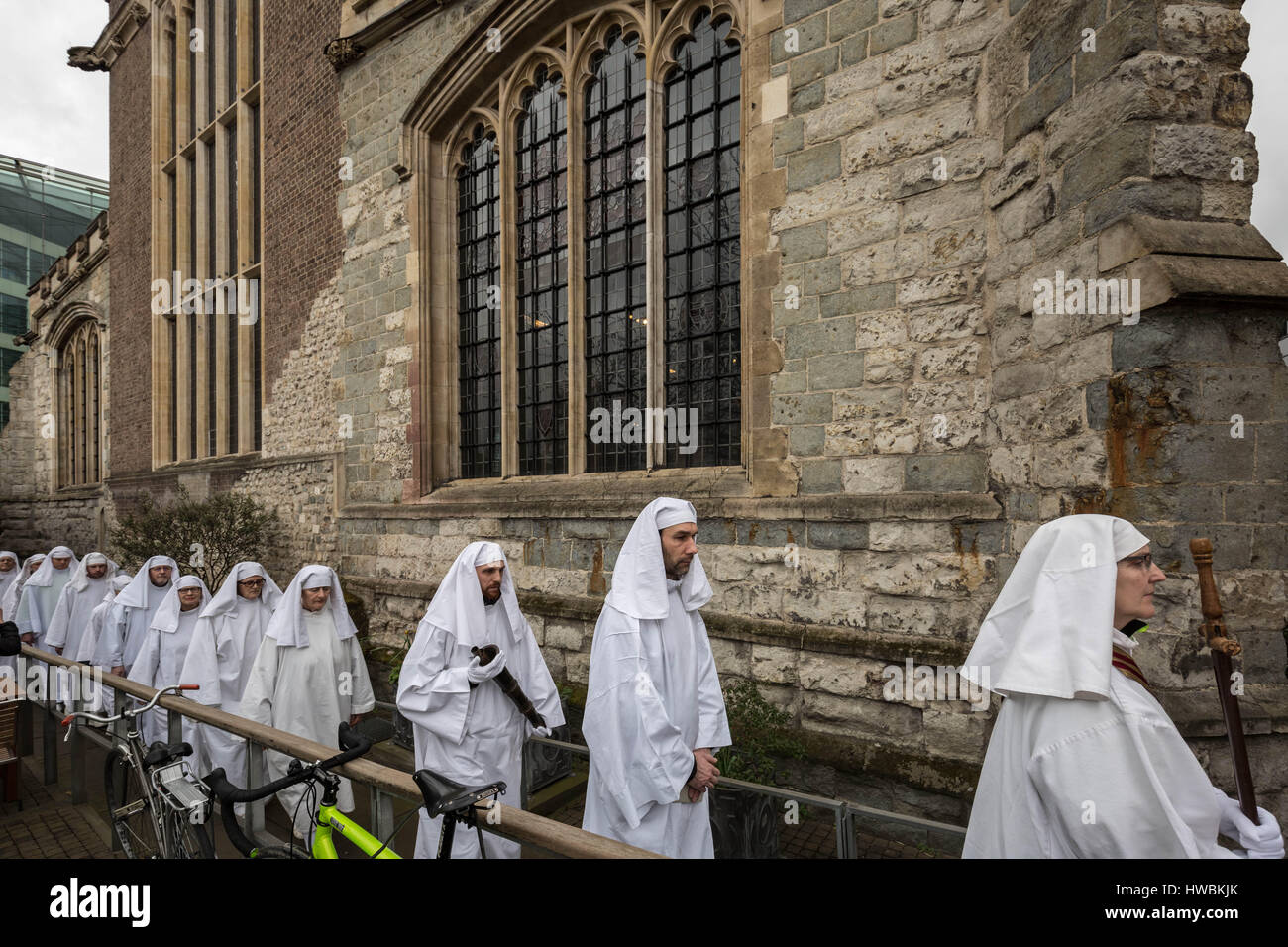 London, UK. 20. März 2017. Druiden feiern Frühling Frühlings-Tagundnachtgleiche am Tower Hill © Guy Corbishley/Alamy Live-Nachrichten Stockfoto