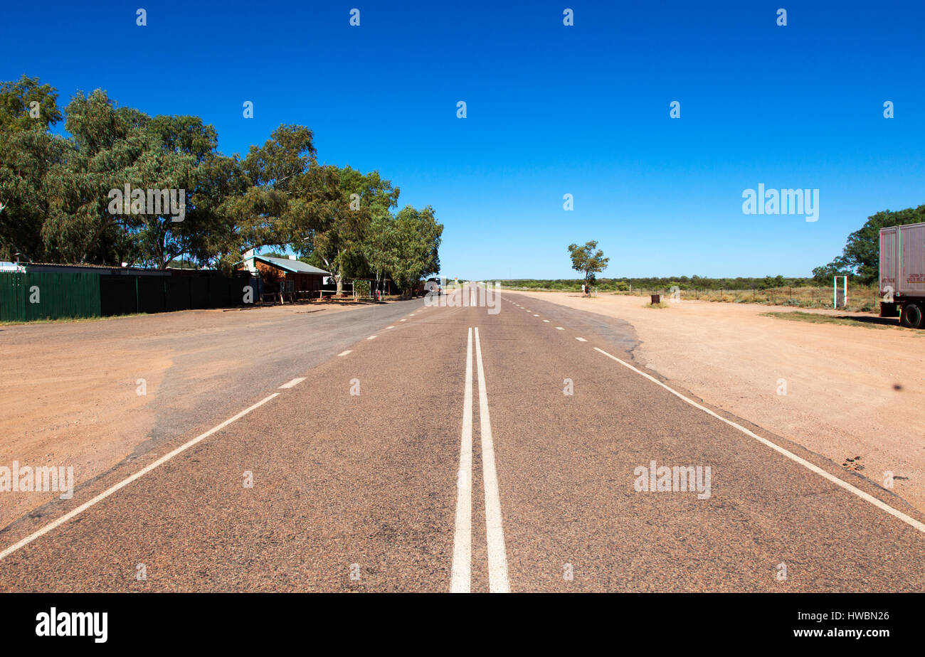 Die Straße zum Uluru-Kata Tjuta National Park, Northern Territory, Australien Stockfoto