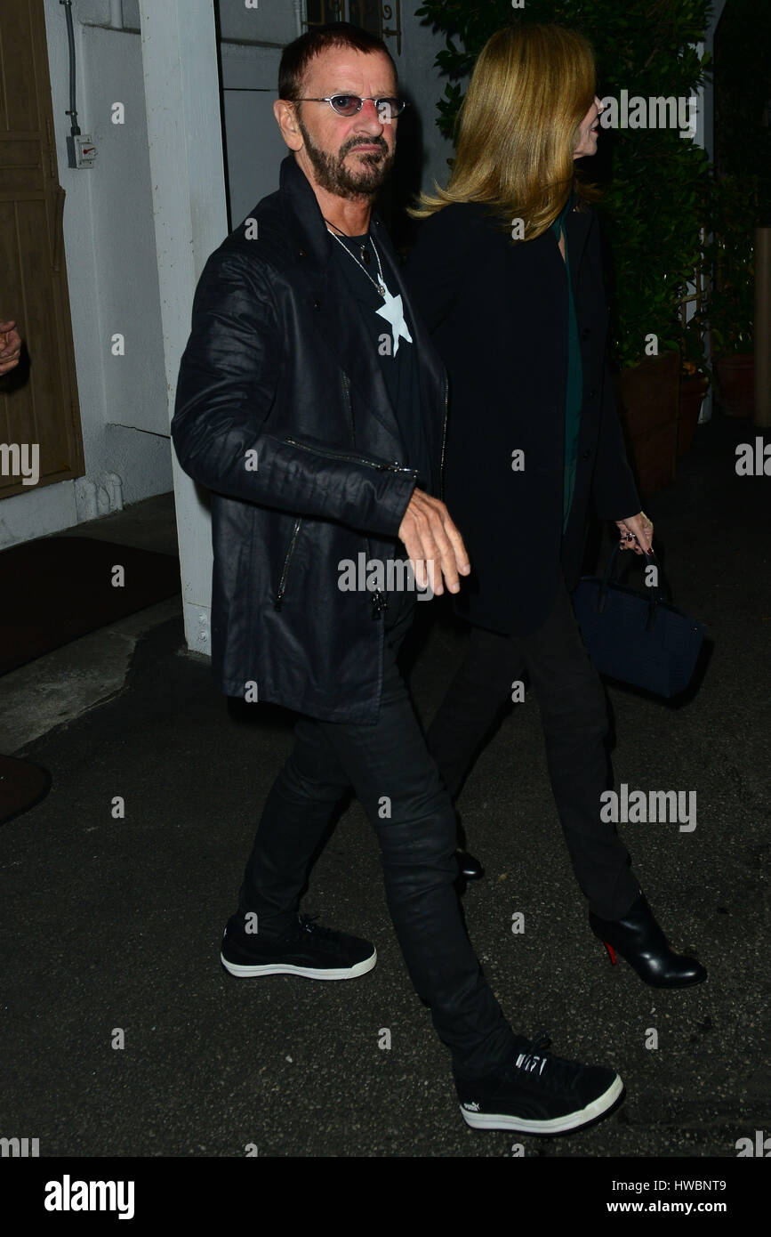 Ehemaligen Beatle Ringo Starr und Eagles' Joe Walsh in Giorgio Baldi Restaurant in Santa Monica mit ihren Ehefrauen Featuring: Ringo Starr, Barbara Bach wo: Los Angeles, California, Vereinigte Staaten von Amerika bei: 15. Februar 2017 Stockfoto