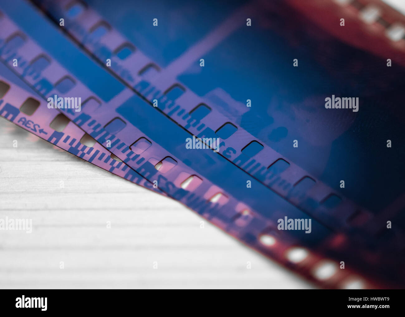 Nahaufnahme Foto von einem Filmstreifen auf Holz Stockfoto