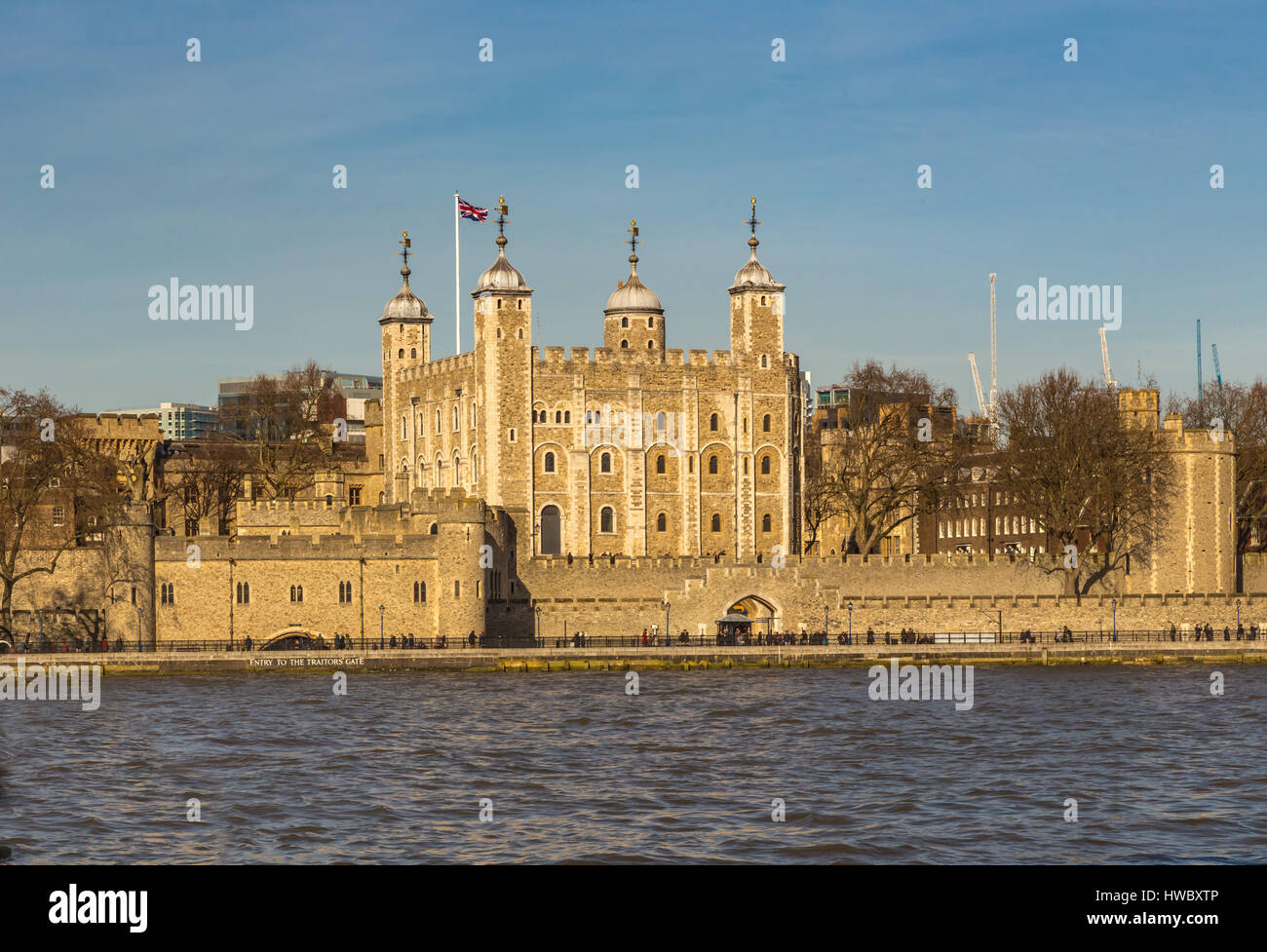 Tower of London.  Entnommen aus der Südseite der Themse mit Blick auf den berühmten Tower of London Stockfoto