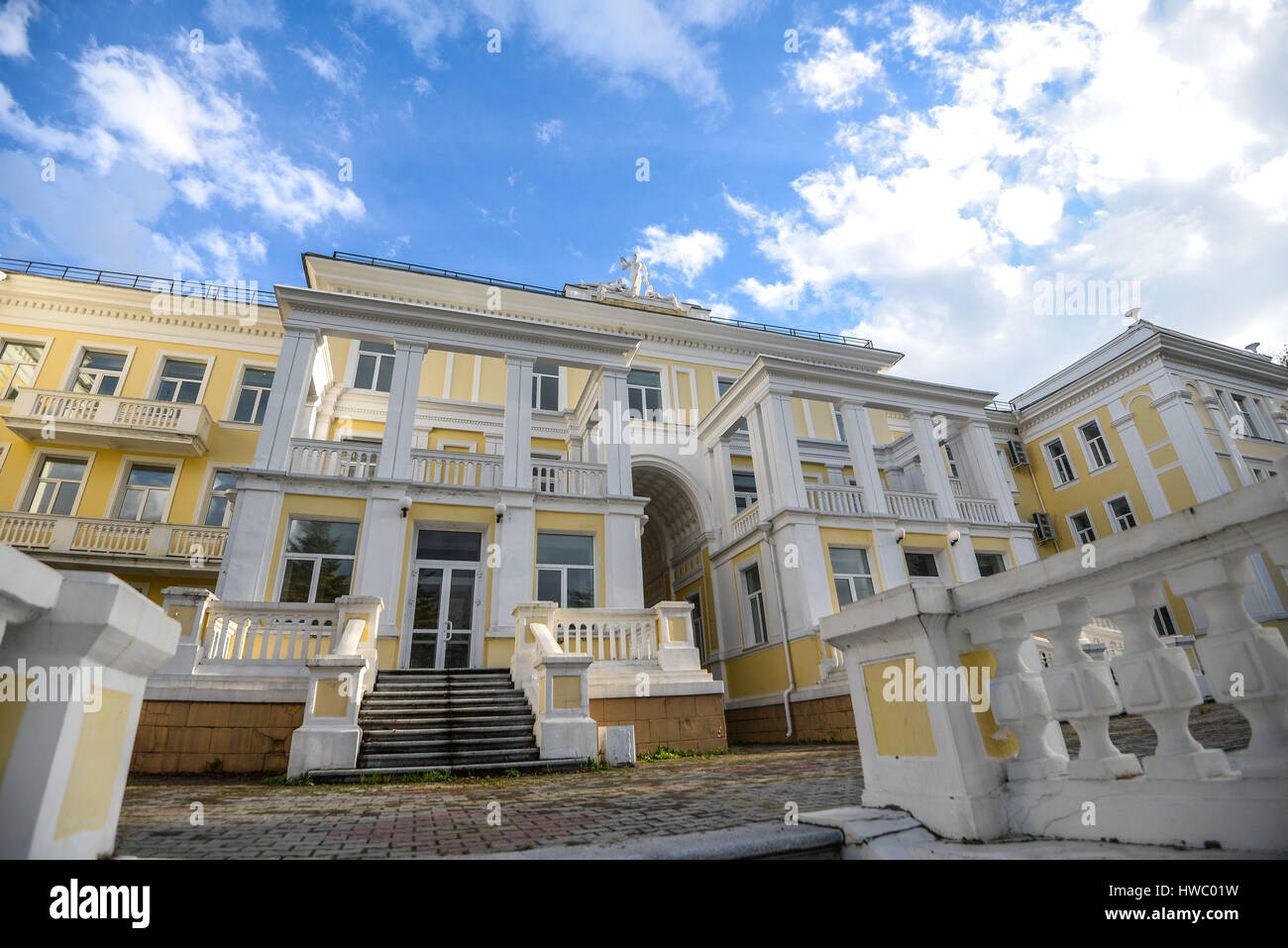 Gebäude der zentralen militärischen klinische Sanatorium in der Nähe von Vladivostok Stockfoto