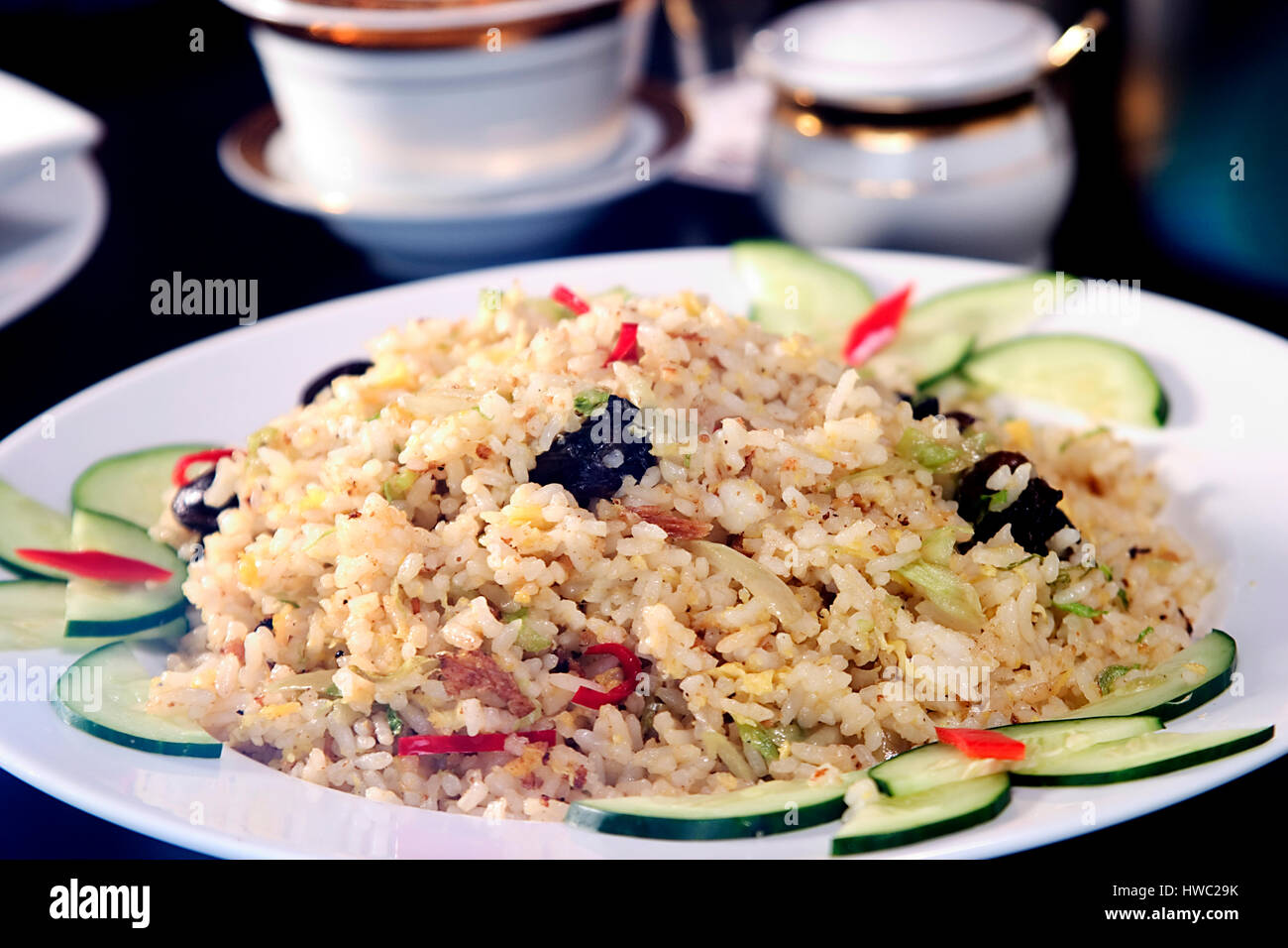 Orientalisches Essen, gebratener Reis mit Schnecken Stockfoto
