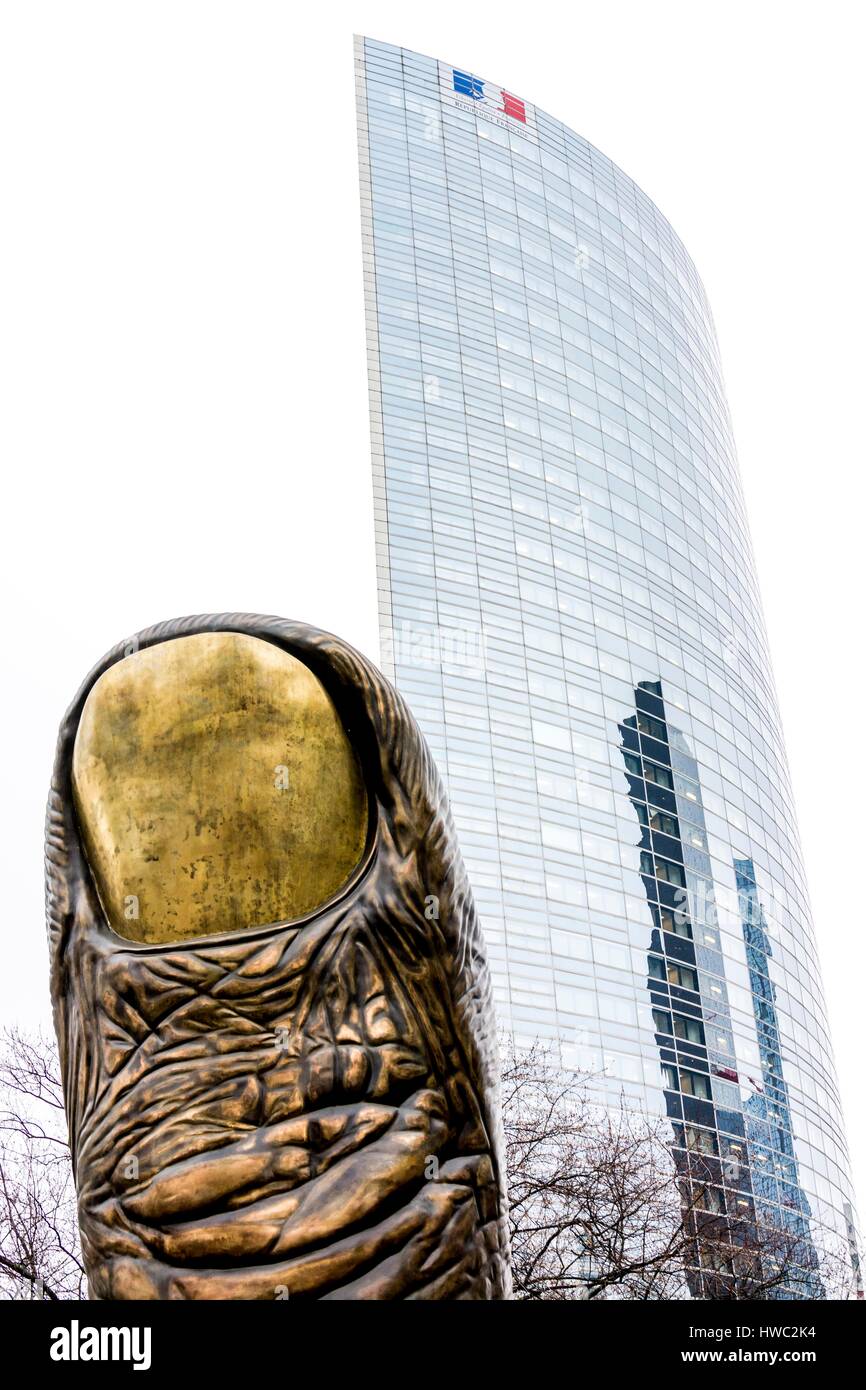 Le Pouce Daumen Skulptur von Cesar. La Défense. Paris Stockfoto