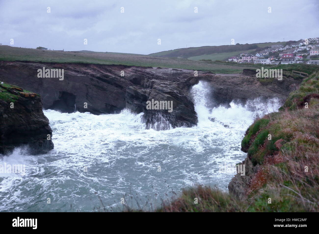 Massive Sturmfluten im November 2013 Pfund die kornischen Stränden von Whipsiderry, Watergate Bay und Porth Insel, Newquay UK Stockfoto