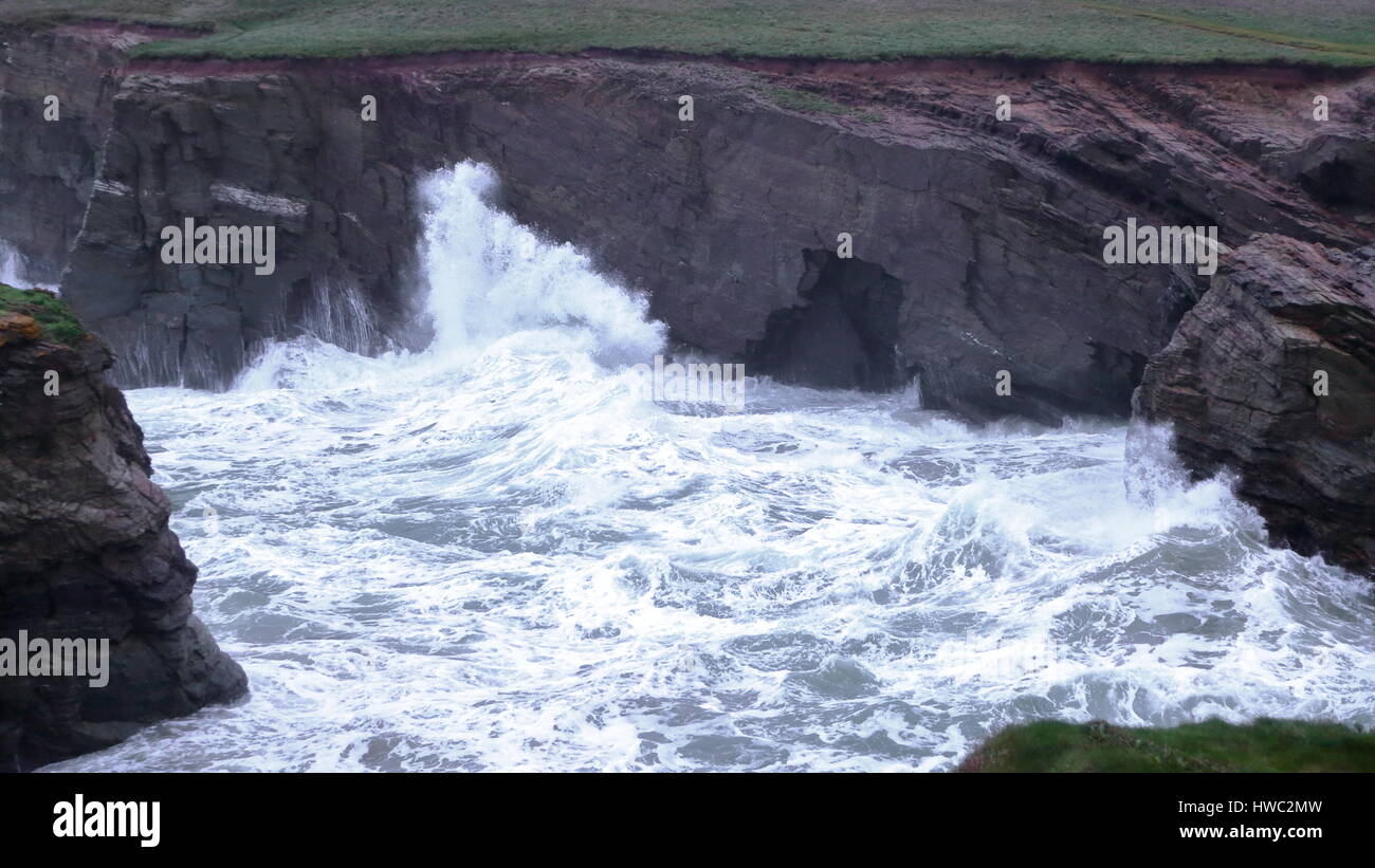 Massive Sturmfluten im November 2013 Pfund die kornischen Stränden von Whipsiderry, Watergate Bay und Porth Insel, Newquay UK Stockfoto