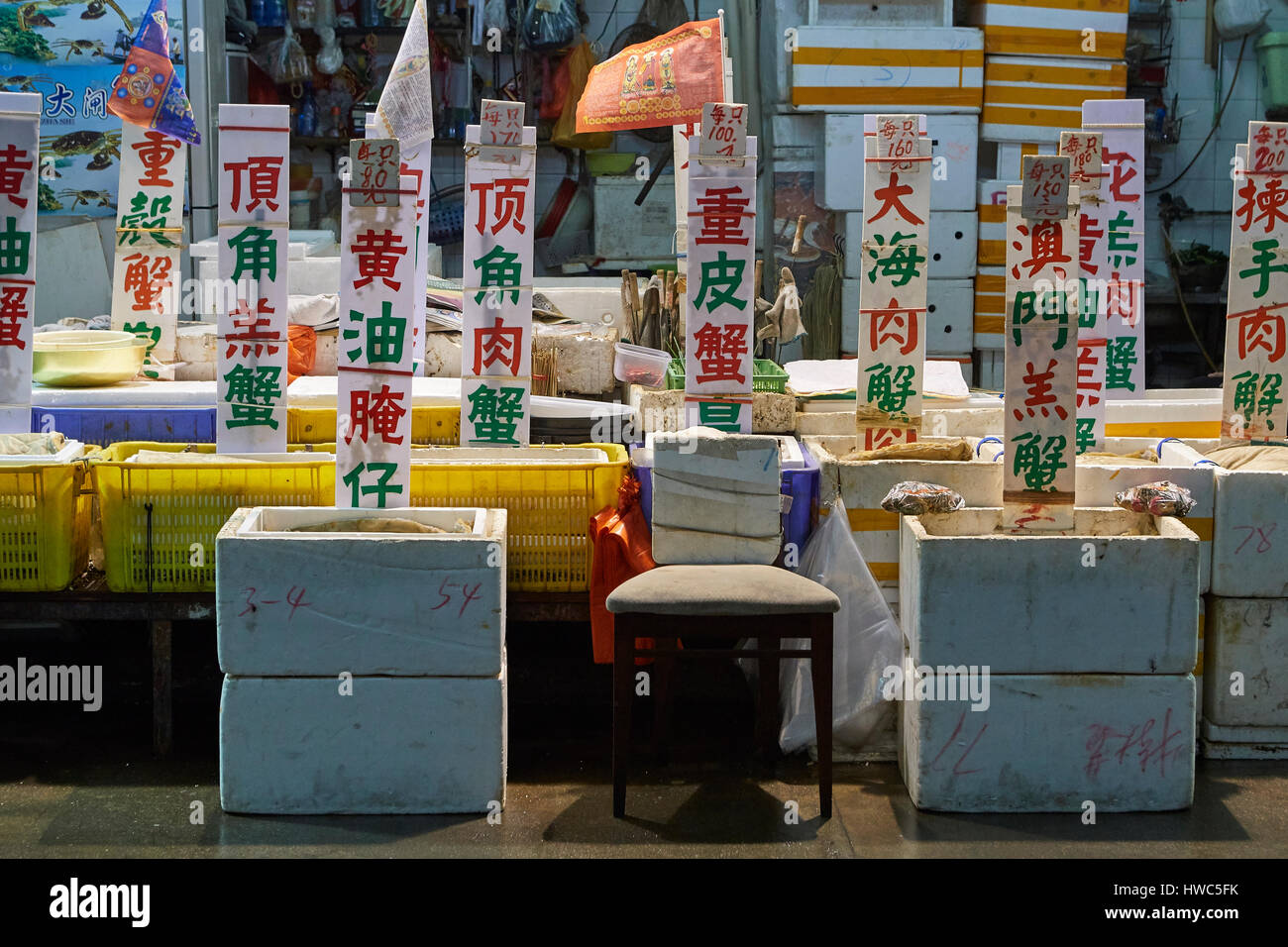Frischfisch-Stall am North Point Pier, Hong Kong. Stockfoto