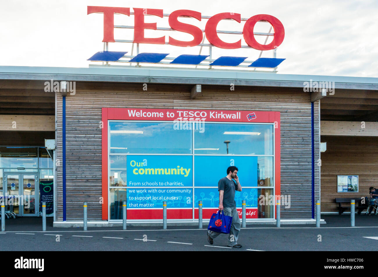 Tesco-Supermarkt-Filiale in Kirkwall auf Festland, Orkney. Stockfoto