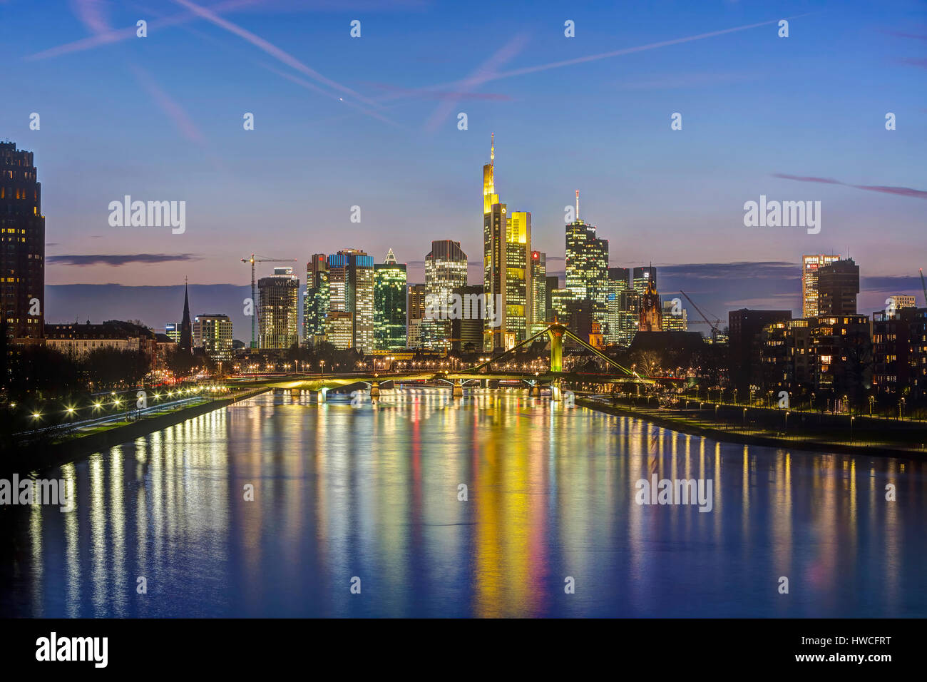 Skyline Financial District, Dämmerung, Frankfurt am Main, Hessen, Deutschland Stockfoto
