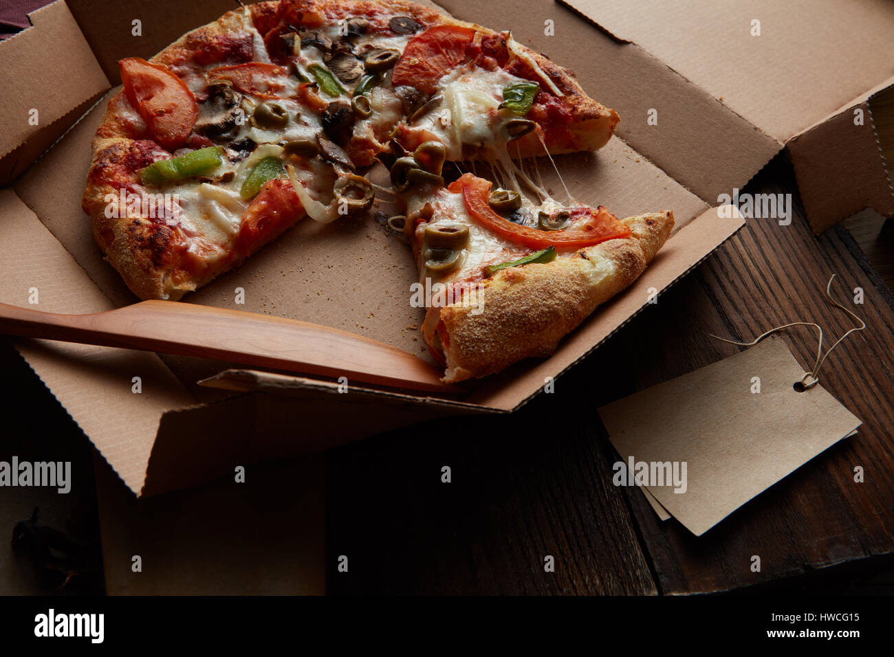 Pizza in Karton Pizza-Schachtel Stockfoto